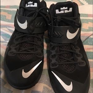 Nike Lebron Soldier Hi-Top Sneakers Size 6 1/2